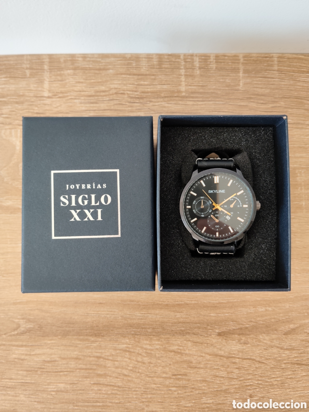 Joyeria: Reloj Skyline Negro Nuevo con Caja