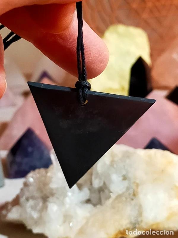 Joyeria: Ciondolo di Shungite a triangolo.