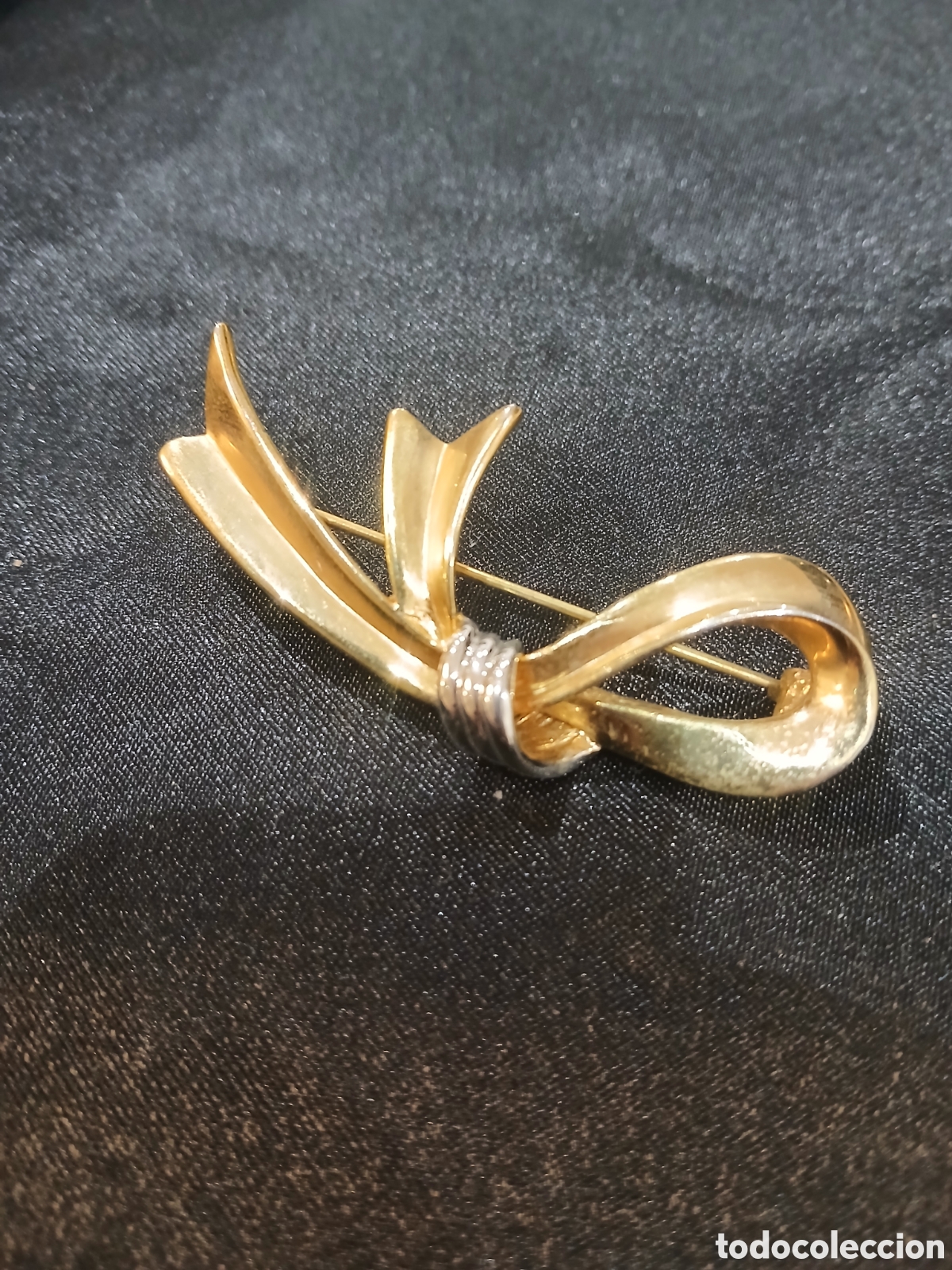 Joyeria: Broche dorado macizo