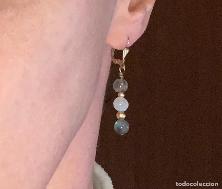 Joyeria: Pendientes largos de Labradorita y piedra de luna en oro laminado