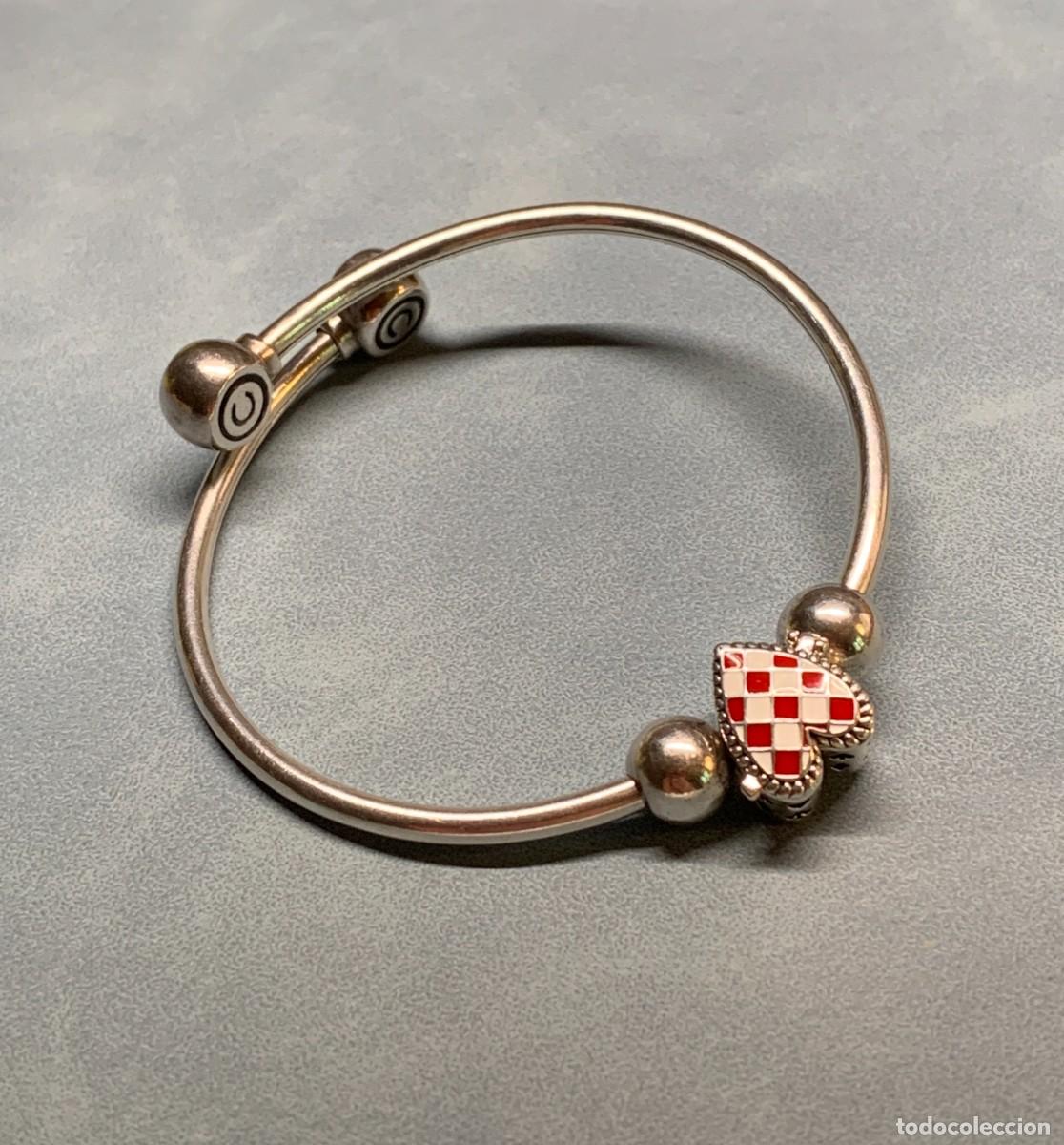 Joyeria: Pulsera/bracelete rigido/abierto Chamilia plata de ley y Charm corazon