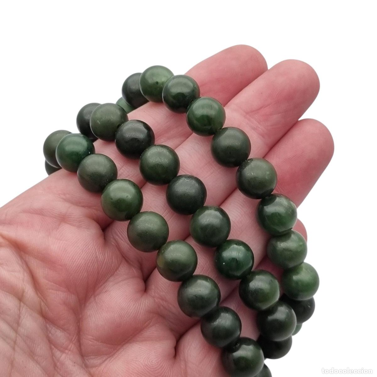 Joyeria: Collar vintage largo de jade nefrita verde con cuentas esf&eacute;ricas Circa 1950
