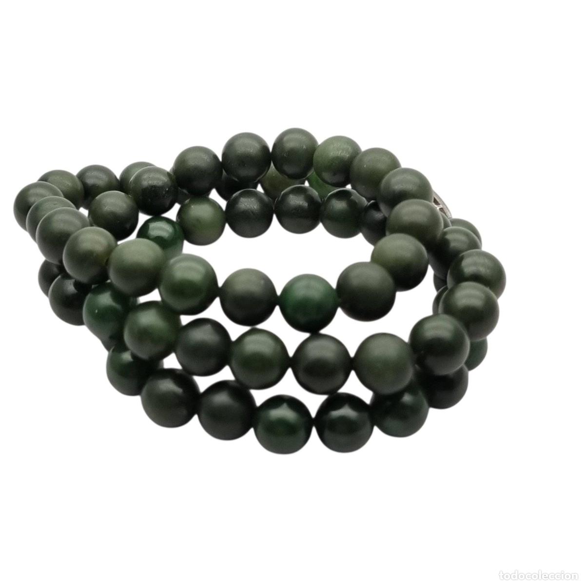 Joyeria: Collar vintage largo de jade nefrita verde con cuentas esf&eacute;ricas Circa 1950