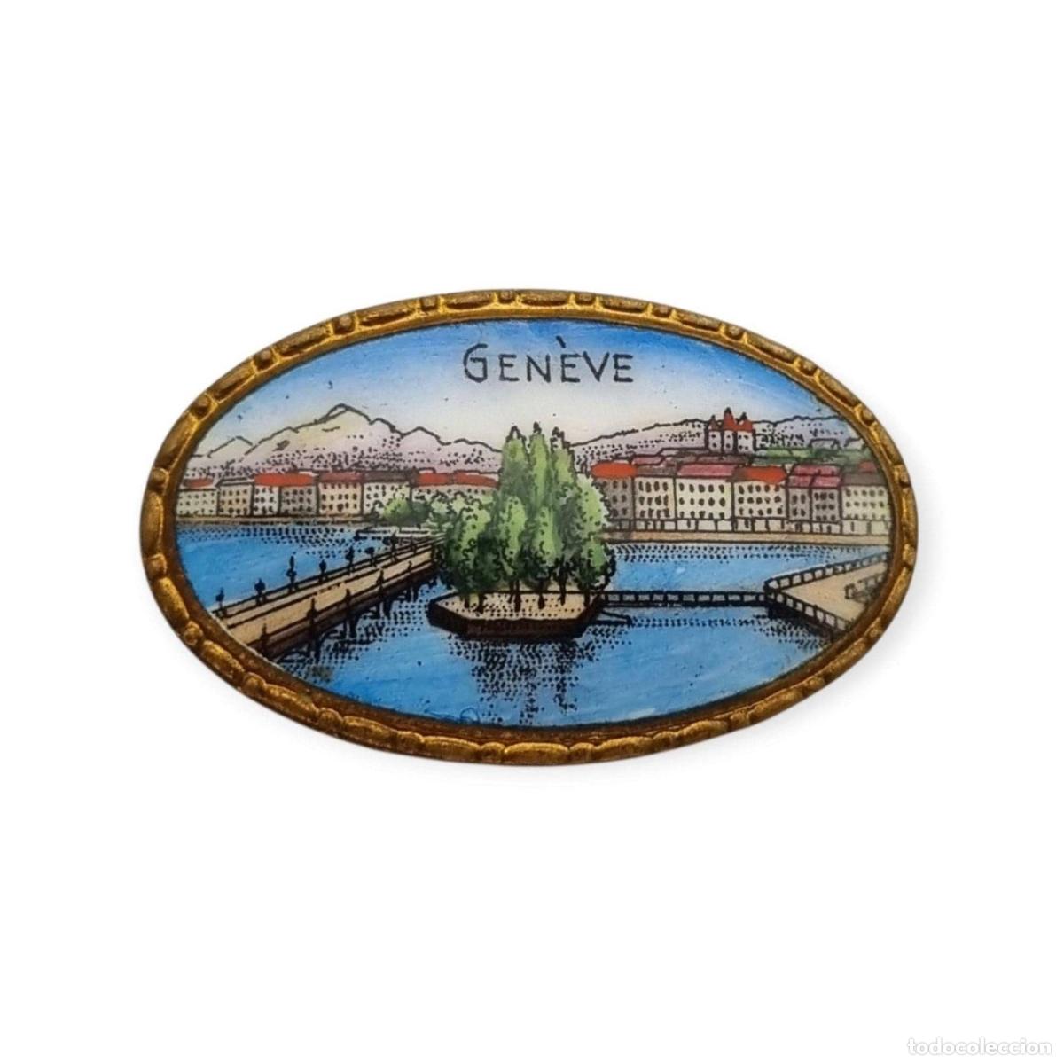 Joyeria: Broche esmalte souvenir de Ginebra vintage, vista Gen&egrave;ve en metal dorado, recuerdo tur&iacute;stico circa 1