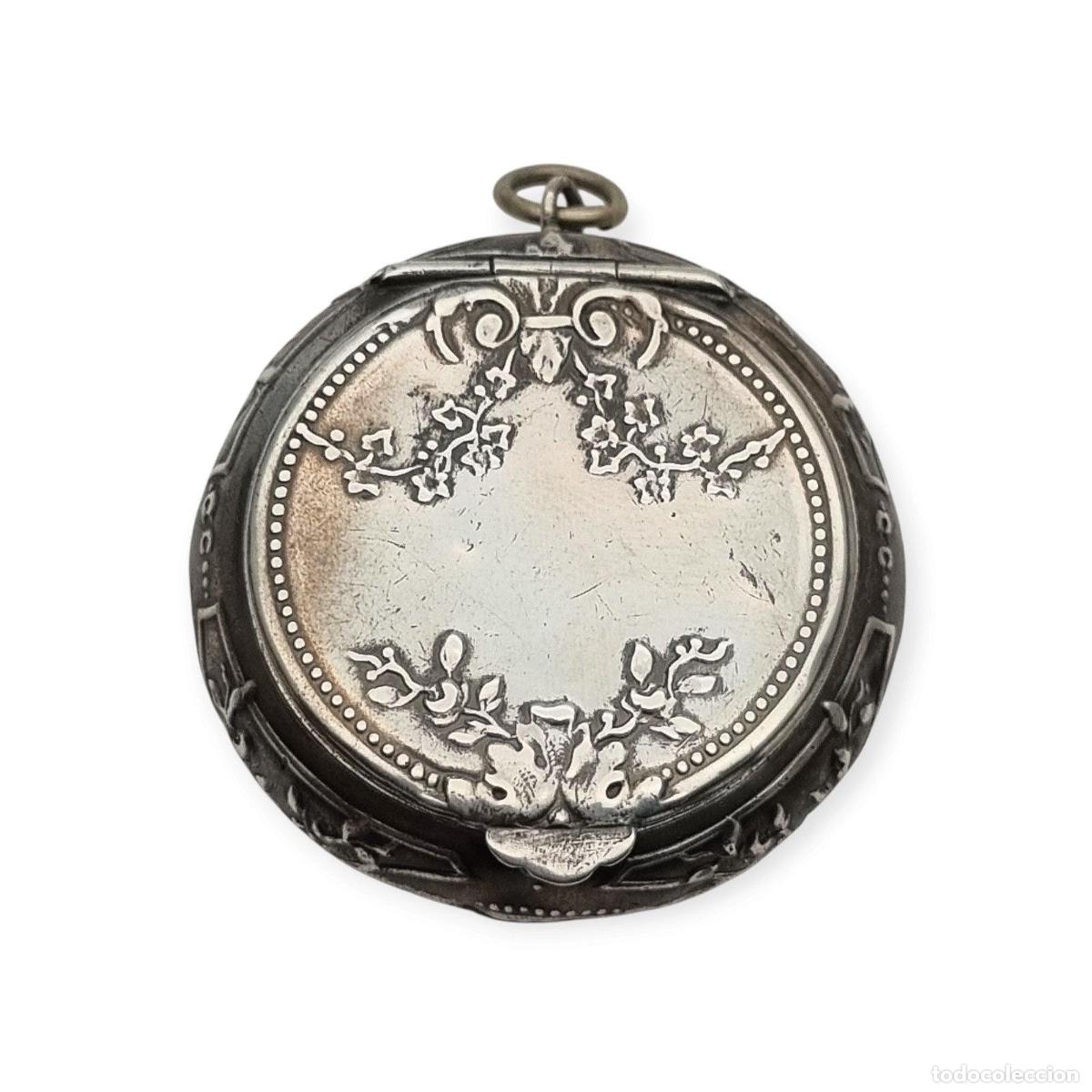 Joyeria: Polvera antigua colgante de plata con espejo, Belle &Eacute;poque y Art Nouveau, Europa, circa 1900-1915