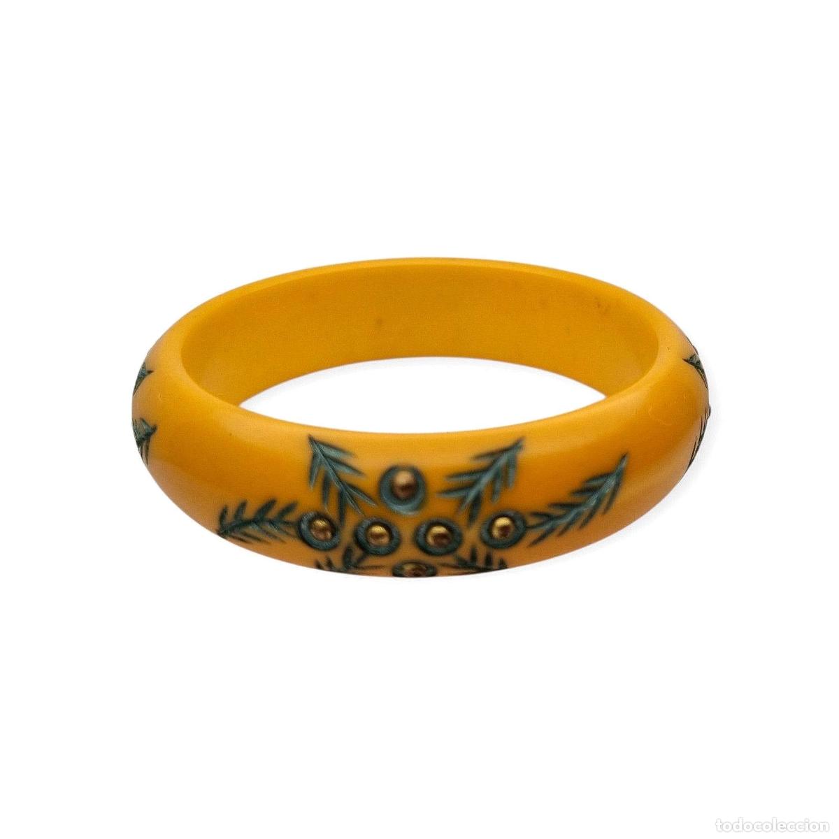 Joyeria: Brazalete Art D&eacute;co tipo butterscotch con decoraci&oacute;n vegetal, ca. 1930-1945