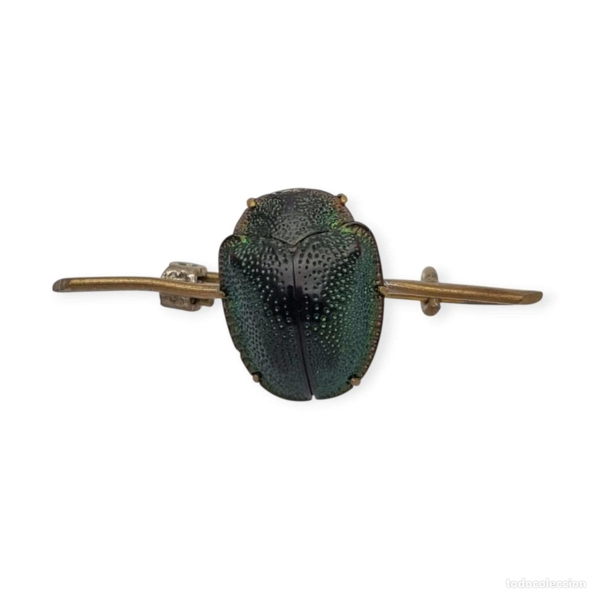 Joyeria: Broche antiguo victoriano Revival Egipcio con escarabajo real en metal dorado, ca. 1880-1905