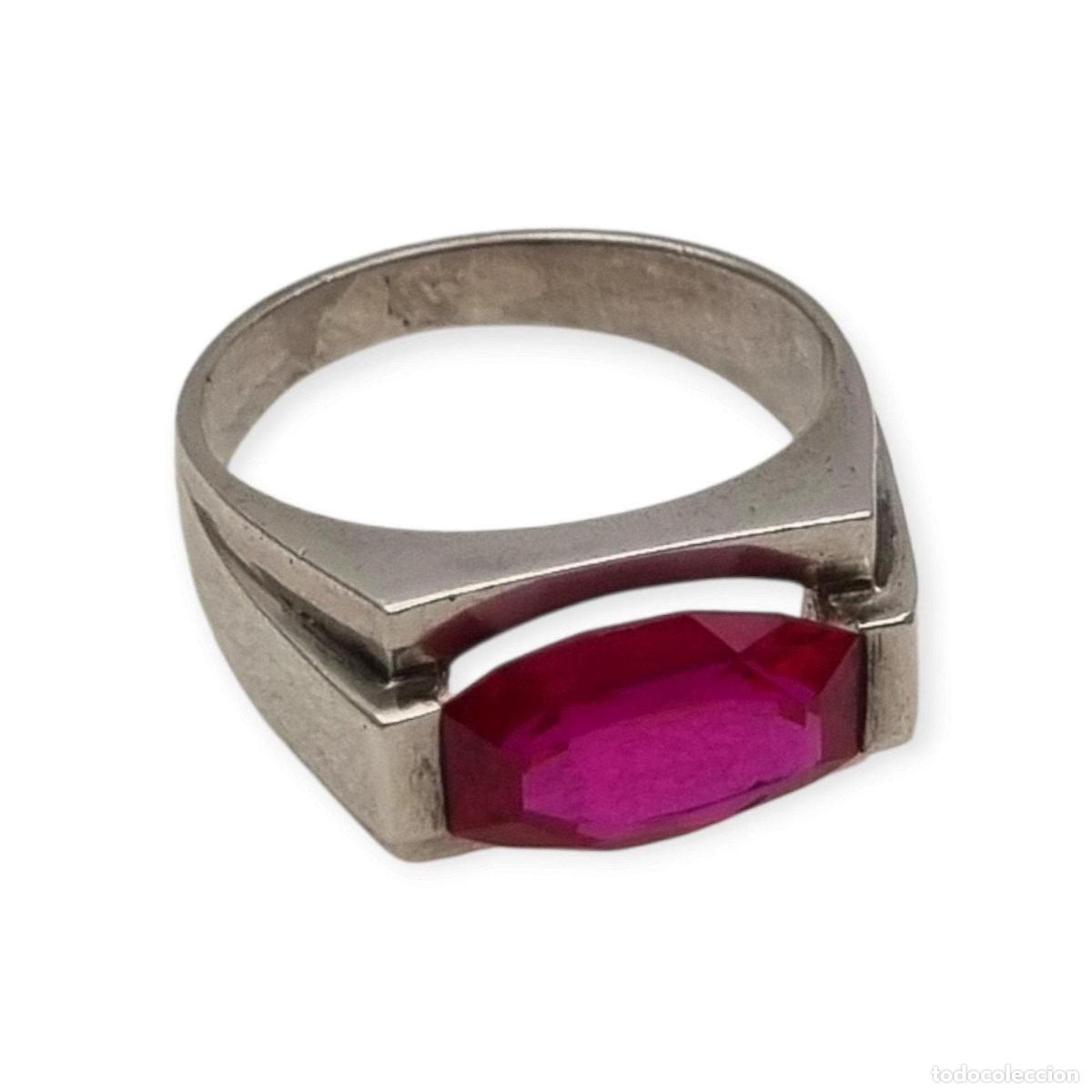 Joyeria: Anillo Tank geom&eacute;trico Art D&eacute;co tard&iacute;o en plata, piedra facetada, joyer&iacute;a masculina circa 1930&ndash;1945