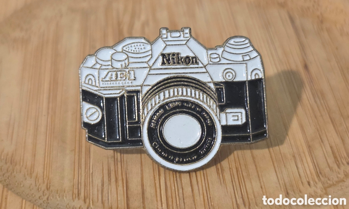 Joyeria: Pin C&aacute;mara fotos Nikon AE1. Vintage.