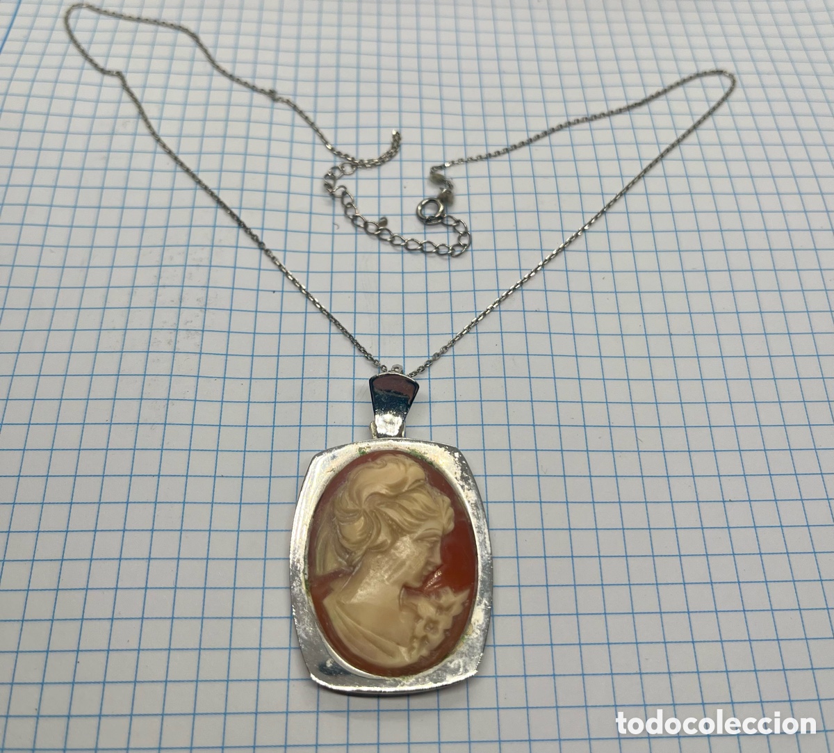 Joyeria: CAMAFEO DE CONCHA SIGLO XIX CON CADENA DE PLATA