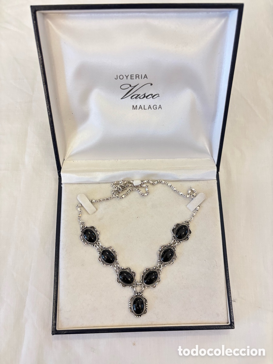 Joyeria: Collar plata y obsidiana negra.