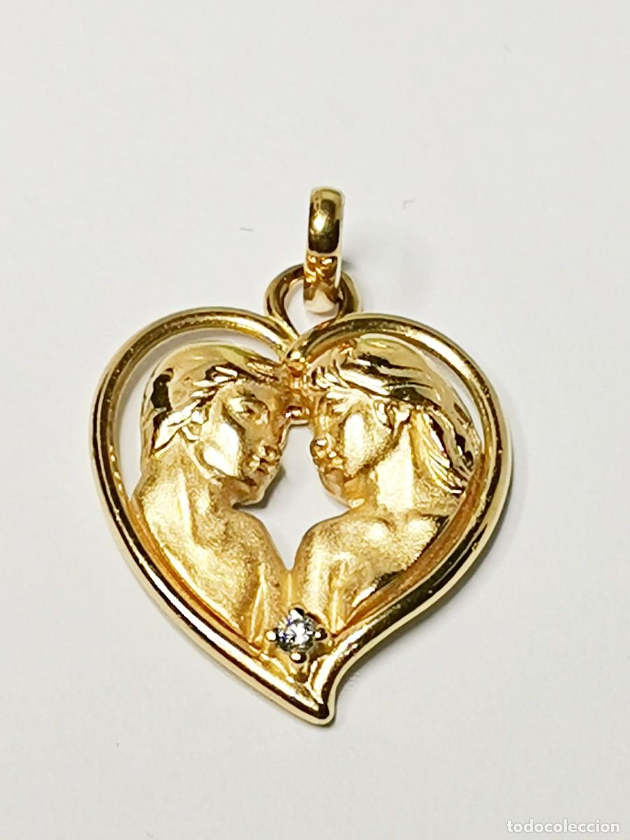 Joyeria: Colgante / Medalla de Oro Amarillo de 18K (750) - Pareja &rdquo;M&aacute;s que ayer, menos que ma&ntilde;ana&rdquo; - 2.15 gr