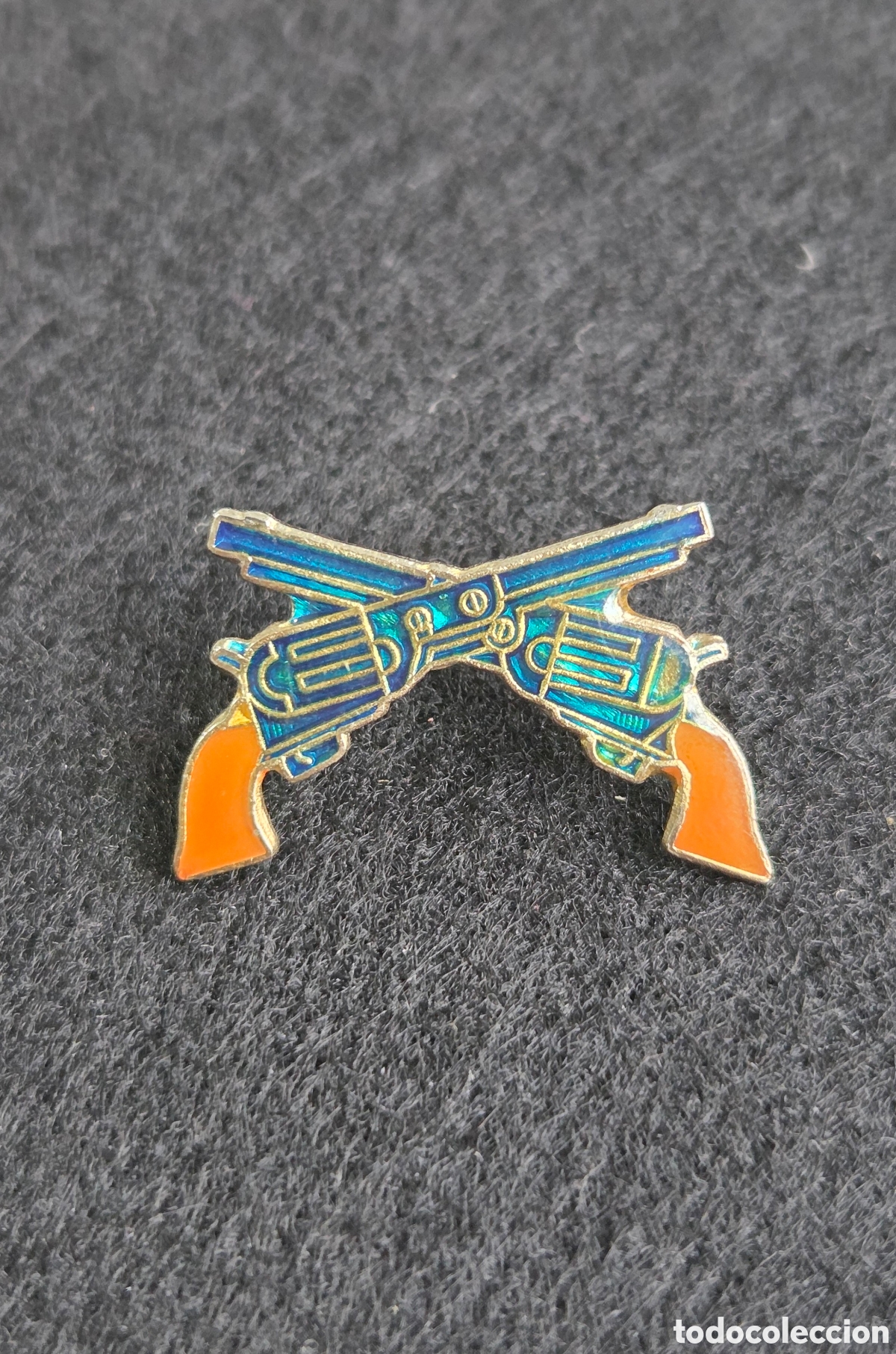 Joyeria: Pin Decorativo Guns entrelazadas - Foto 3