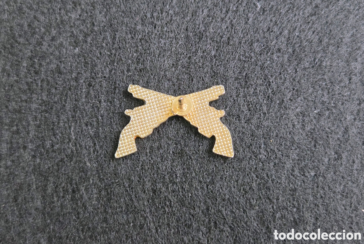 Joyeria: Pin Decorativo Guns entrelazadas - Foto 5