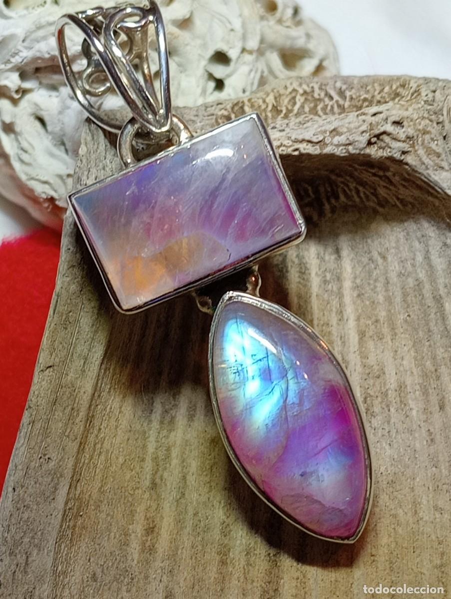 Joyeria: COLGANTE VINTAGE CON PIEDRA LUNAR ARCOIRIS Y PLATA MACIZA (SIN USAR)