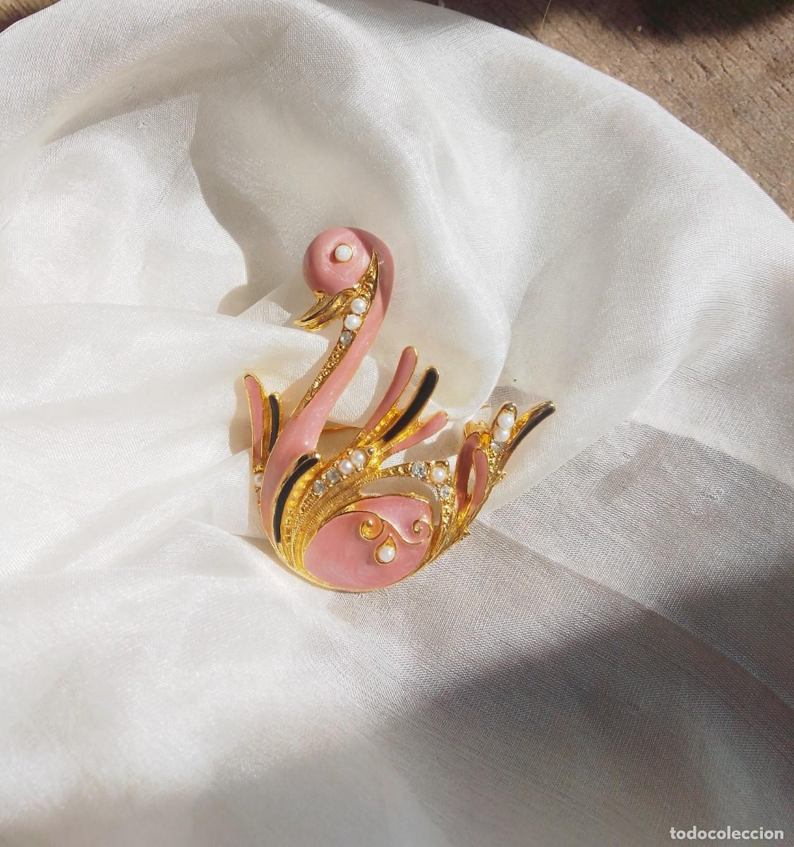 Joyeria: Antiguo broche en forma de cisne esmaltado en rosa. Gibanel's.