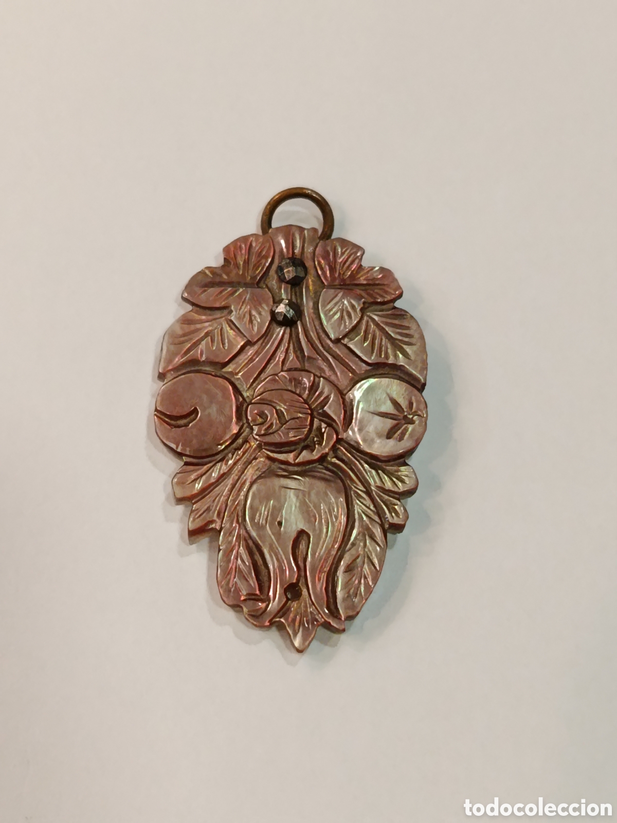 Joyeria: Antiguo colgante de nacar y marquesitas