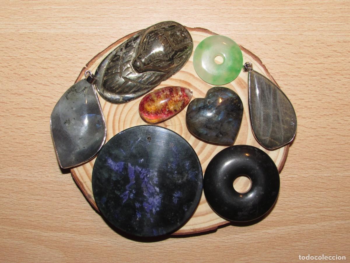 Joyeria: Lote 8 colgantes piedra disco Bi chino verde medall&oacute;n coraz&oacute;n l&aacute;grima labradorita Anubis pirita