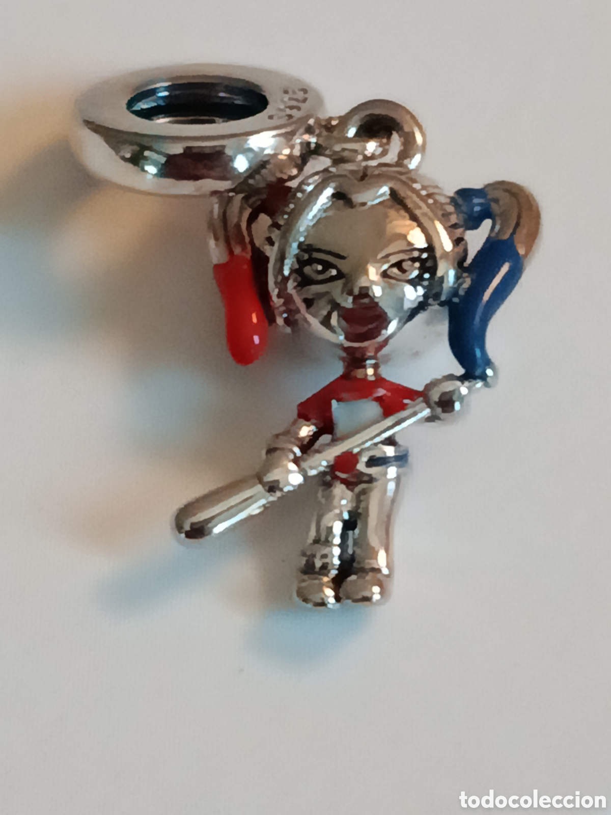 Joyeria: Charm colgante estilo Pandora de la ic&oacute;nica supervillana Harley Quinn de DC Comics.