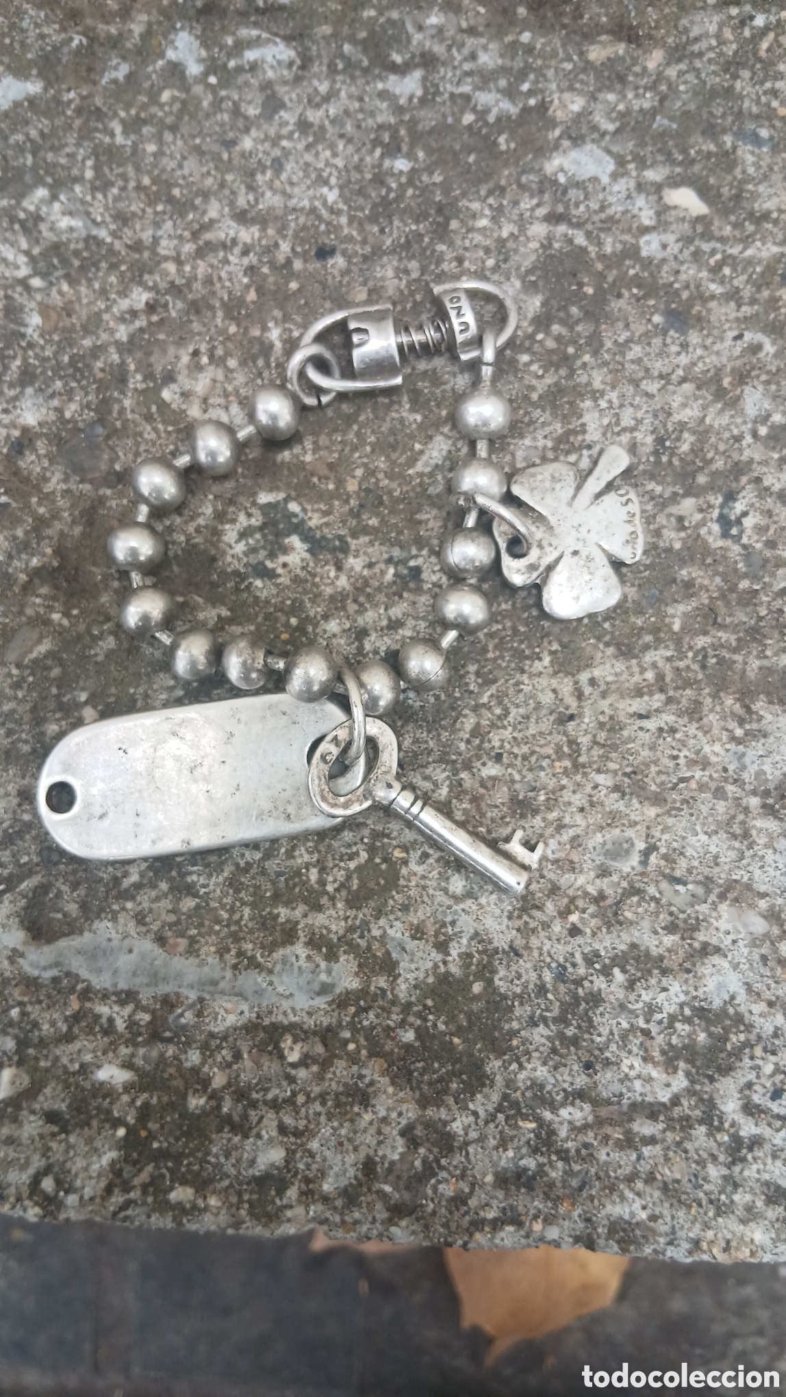 Jewelry: Pulsera Uno de 50 original con abalorios (Tr&eacute;bol, Llave y Placa)