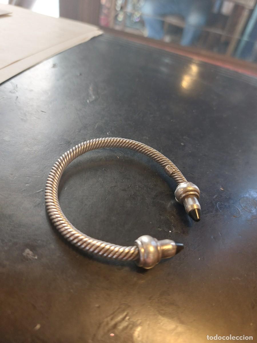 Joyeria: Preciosa pulsera torque de plata y azabache
