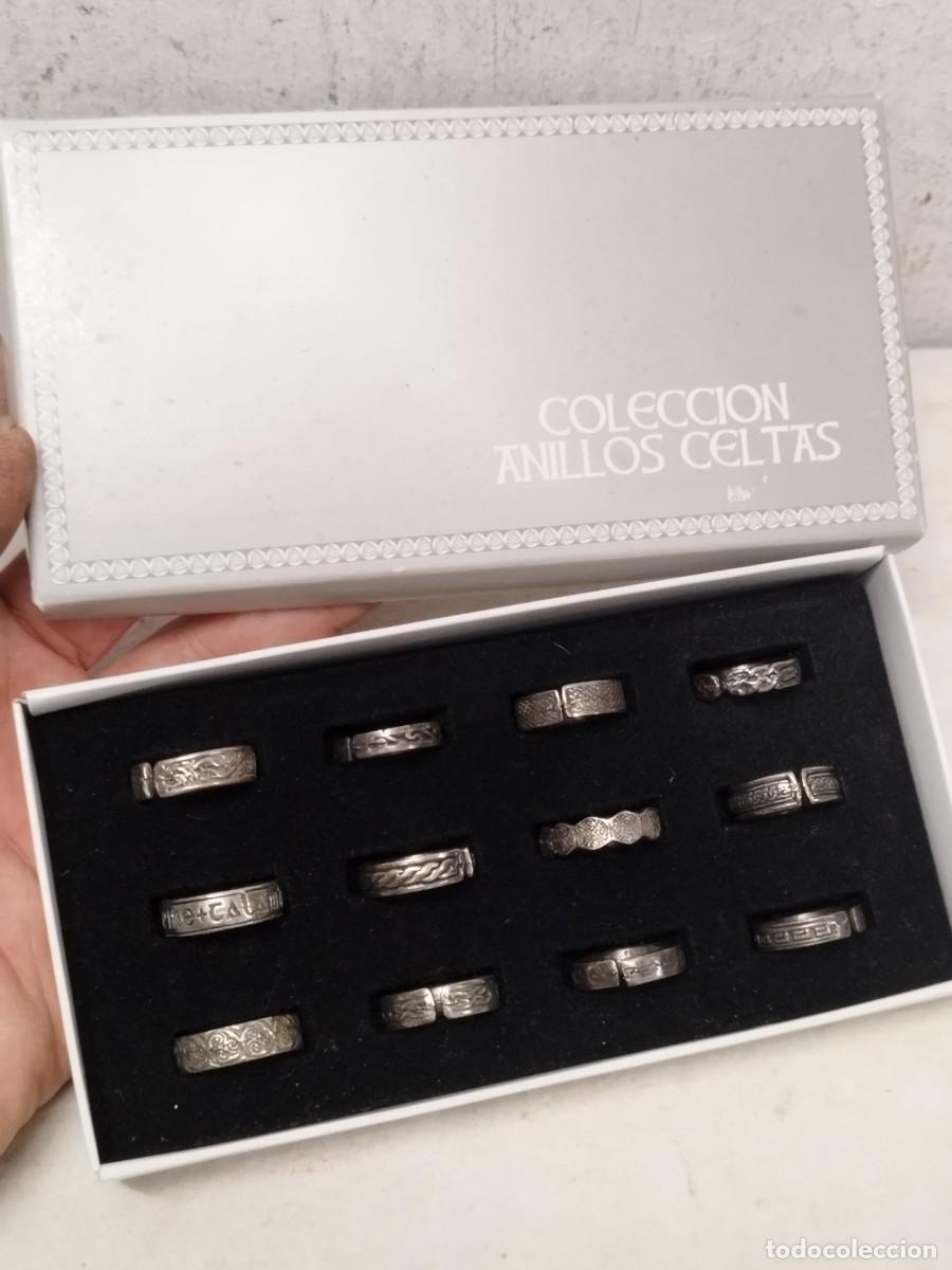 Joyeria: Colecci&oacute;n de 12 anillos celtas. Ajustables, De metal a identificar.