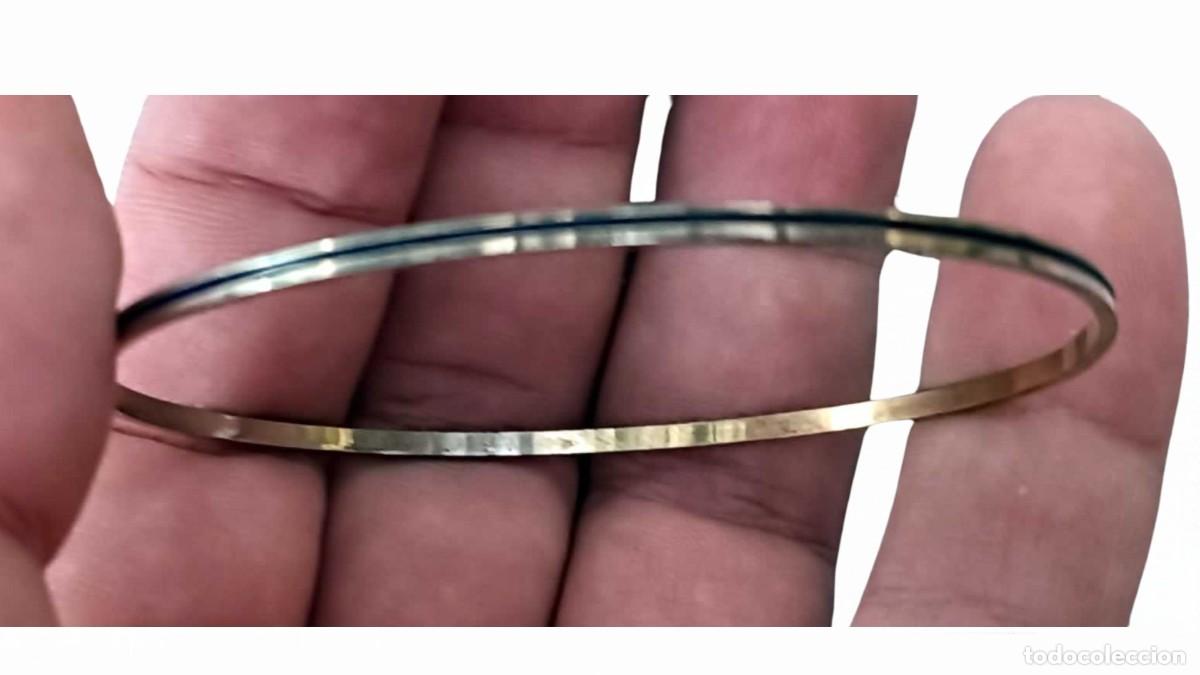 Joyeria: PULSERA BRAZALETE DE ARO FINO PLANO - METAL DORADO CON REFLEJOS PLATEADOS - VINTAGE A&Ntilde;OS 90