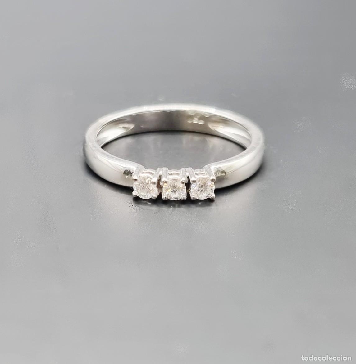 Joyeria: Anillo de oro blanco con tres diamantes - Foto 1