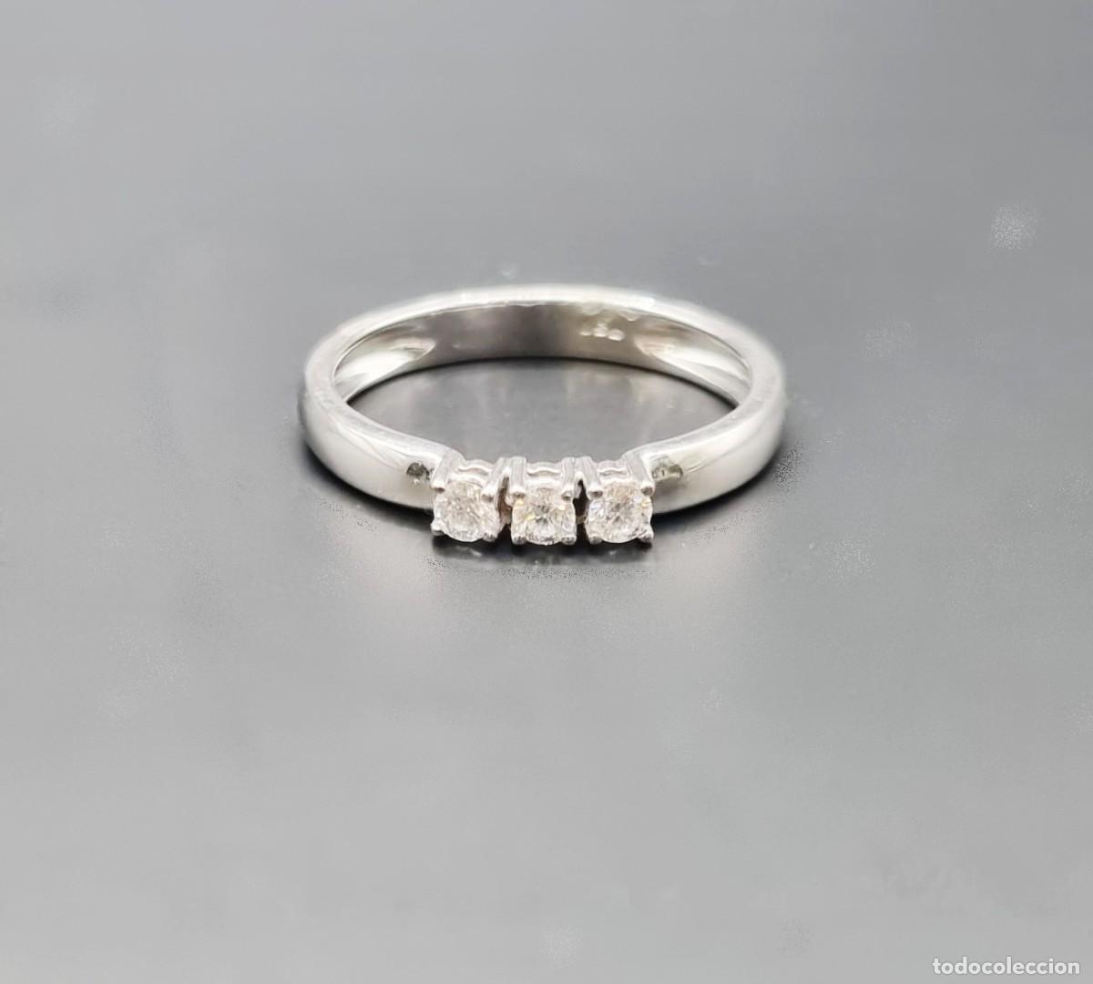 Joyeria: Anillo de oro blanco con tres diamantes - Foto 5