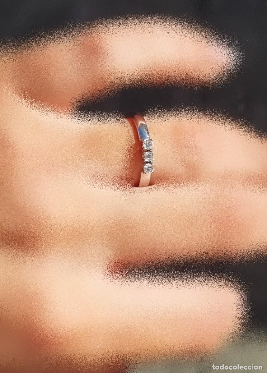 Joyeria: Anillo de oro blanco con tres diamantes - Foto 11