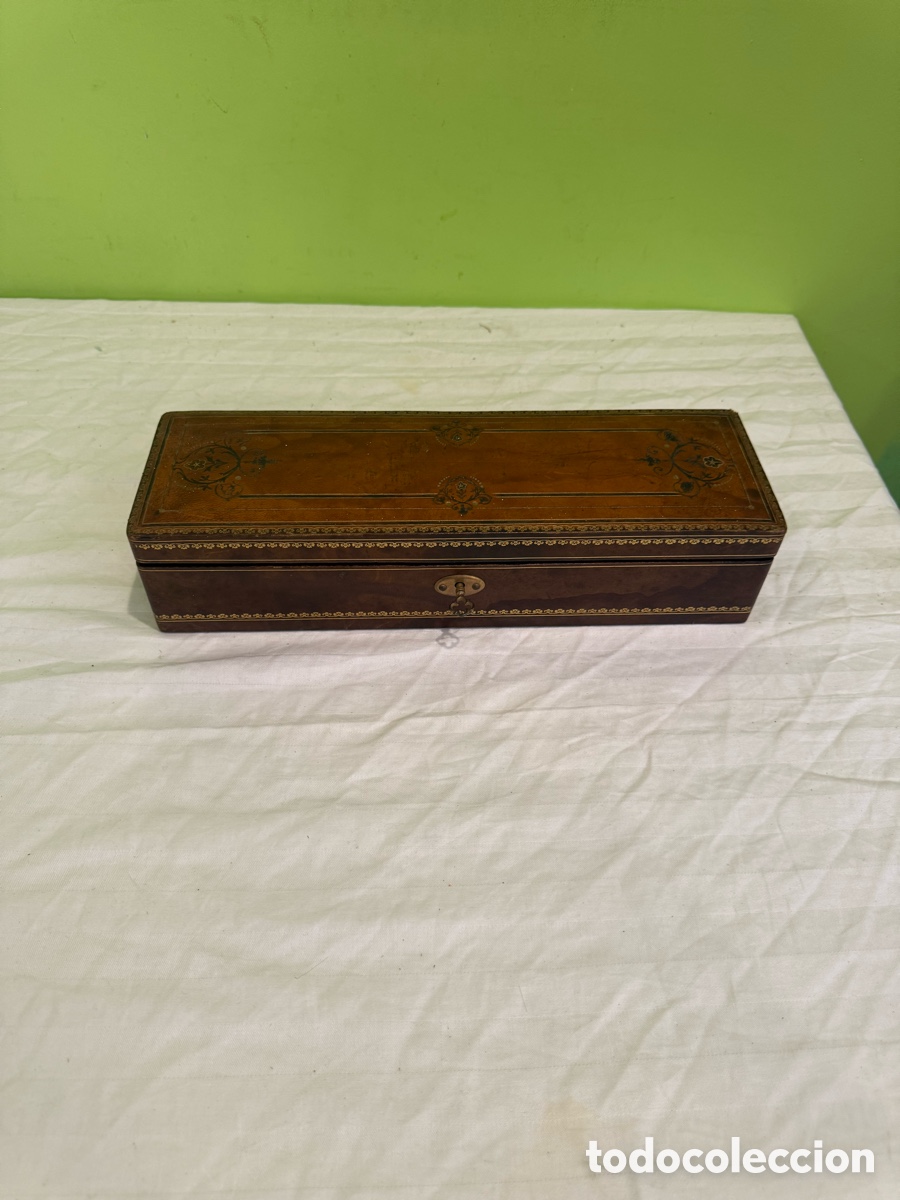 Joyeria: joyero antiguo siglo XIX &ndash; Madera forrada en piel &ndash; Llave original &ndash; Guillermo Llibre Barcelona
