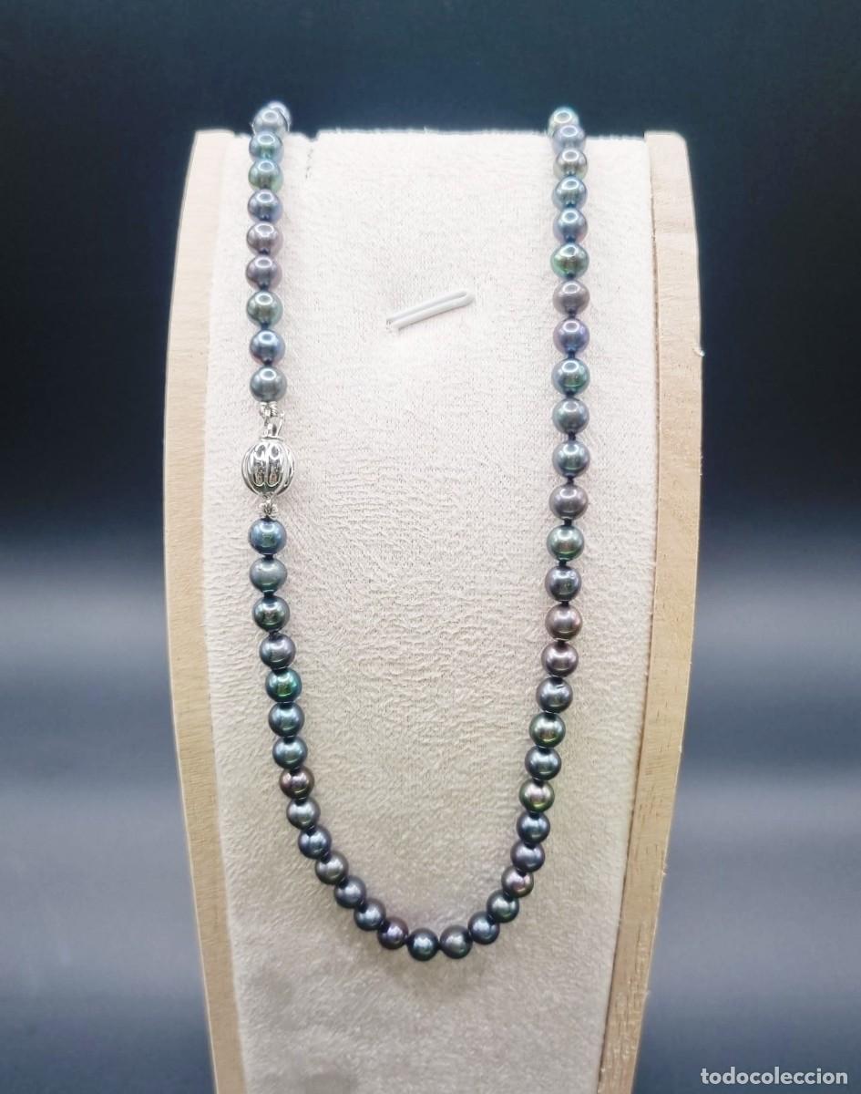 Joyeria: Collar de perlas grises con cierre de oro blanco