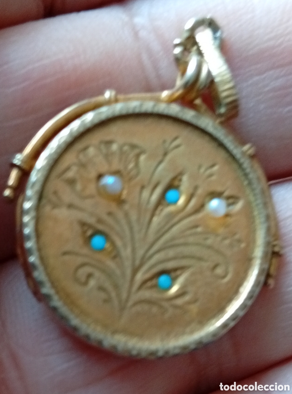 Joyeria: Muy Antiguo peque&ntilde;o colgante de colecci&oacute;n de plata dorada XIX