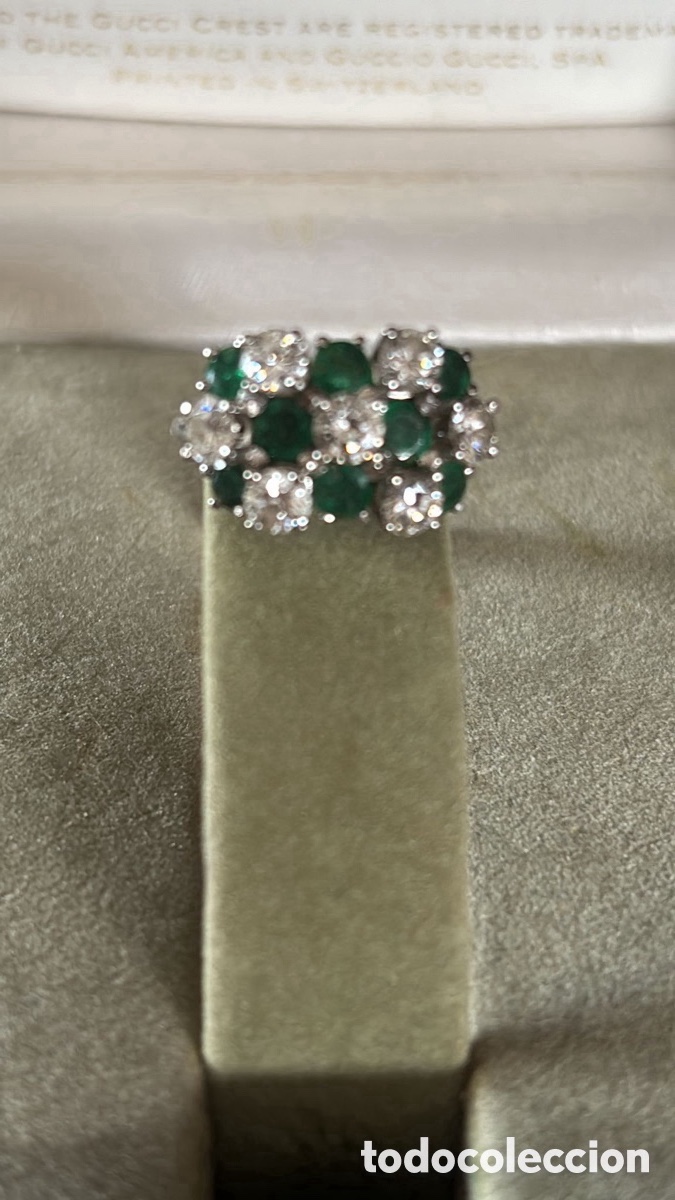 Joyeria: Anillo dise&ntilde;o ajedrez diamantes y esmeraldas