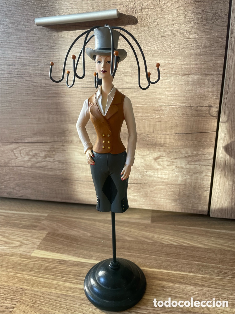 Joyeria: Joyero de Pie Figura Dama Vintage - Casa Miranda Barcelona - Maniqu&iacute; Organizador de Bisuter&iacute;a)