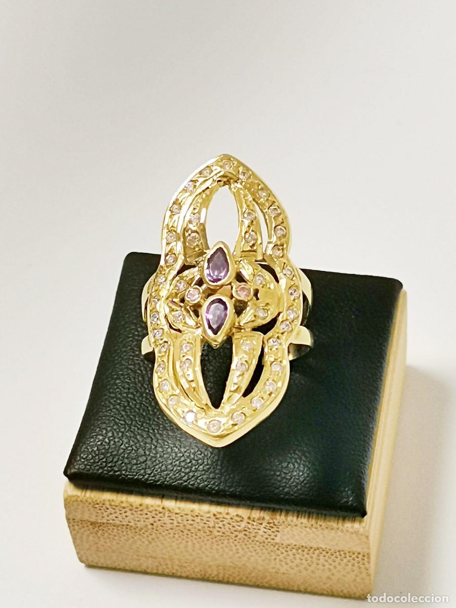 Joyeria: Anillo de C&oacute;ctel Lanzadera en Oro Amarillo de 18k (Ley 750) &ndash; Gemas L&aacute;grima P&uacute;rpura