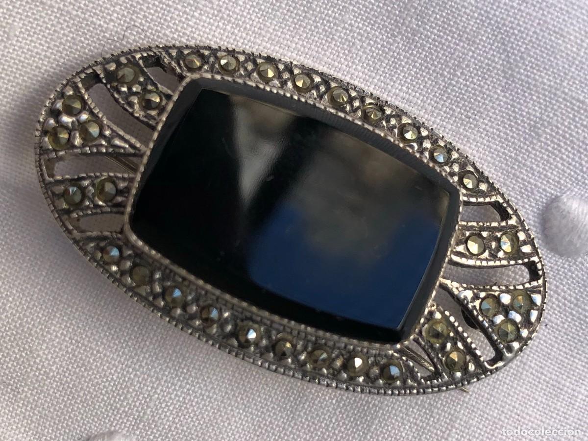 Joaillerie: Broche Art D&eacute;co vintage con piedra negro azabache en plata de ley 975, probablemente franc&eacute;s.