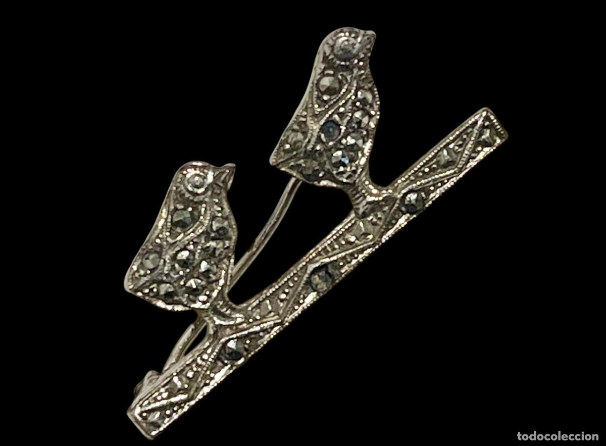 Joaillerie: Broche Art D&eacute;co figurativo en plata de ley 935 : Pajaritos con marquesitas