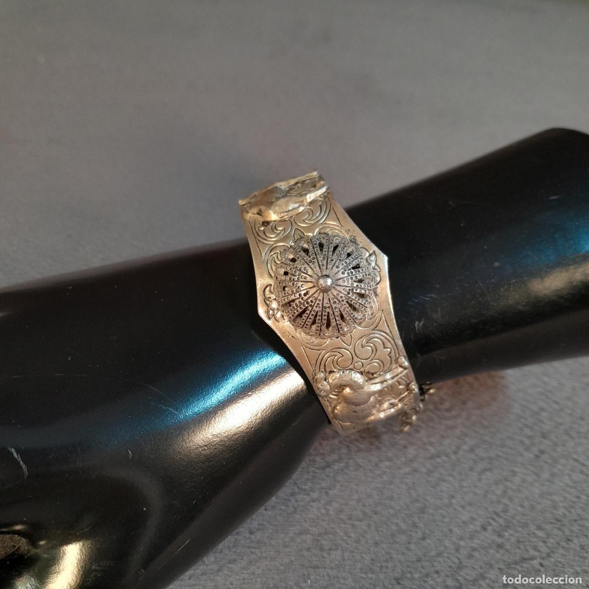 Joaillerie: J-4597. BRAZALETE R&Iacute;GIDO. METAL. 1950