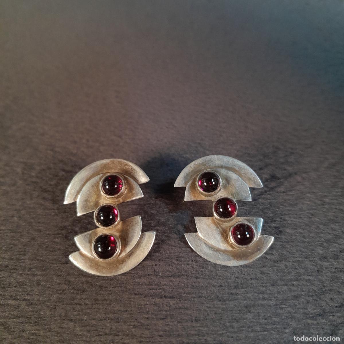 Joaillerie: J-4602. PENDIENTES MODERNISTAS DE PLATA Y GRANATES. 1970