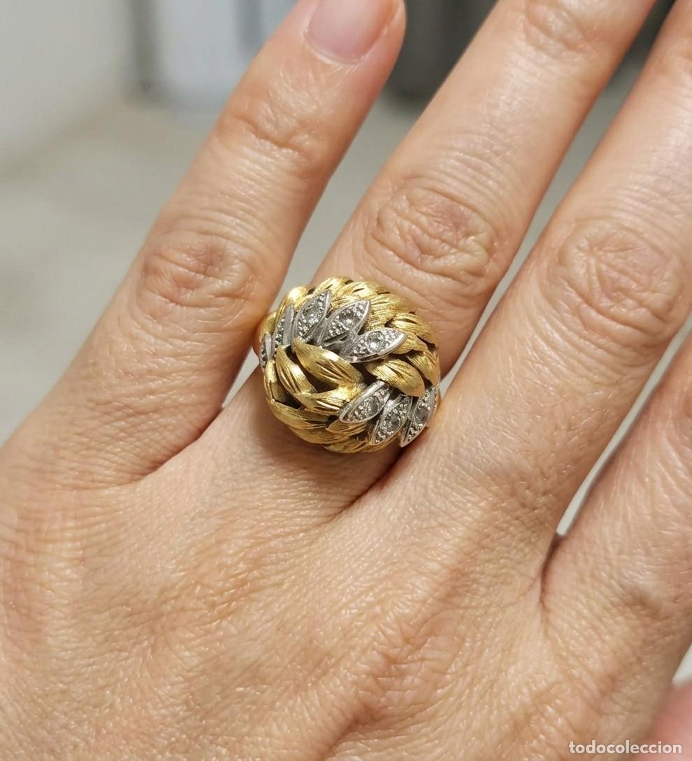 Joalharia: Anillo de C&oacute;ctel Vintage en Oro Bicolor de 18k con Dise&ntilde;o de Hojas y Pedrer&iacute;a Blanca &ndash; 6.9 gr