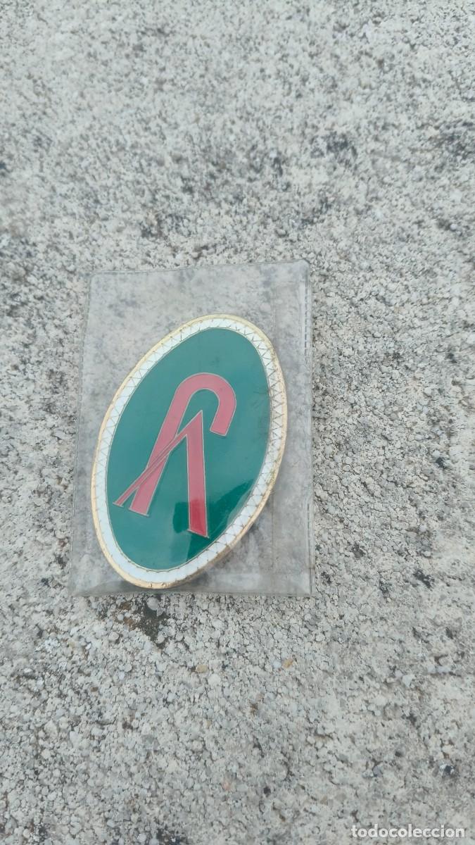 Gioielleria: Broche insigne &eacute;maill&eacute;e 1960