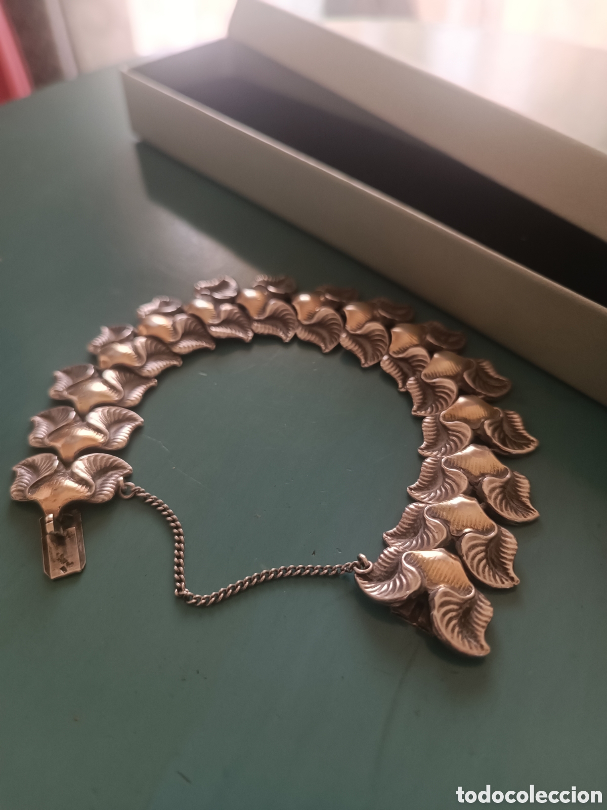 Gioielleria: Pulsera plata modernista art nouveau. Contraste