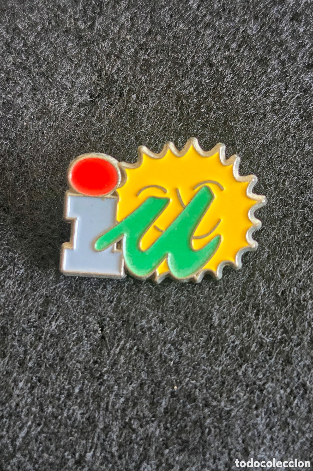 Schmuck: Pin Izquierda Unida. Partido pol&iacute;tico.