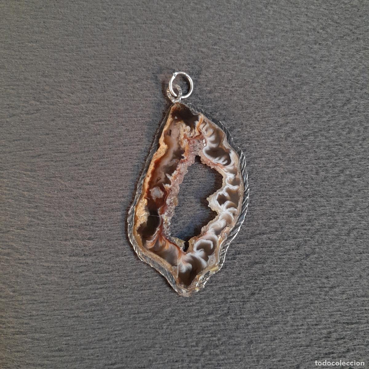 Schmuck: J-4605. COLGANTE DE SECCI&Oacute;N DE &Aacute;GATA GEODA CON MONTURA EN PLATA. FINALES S.XX