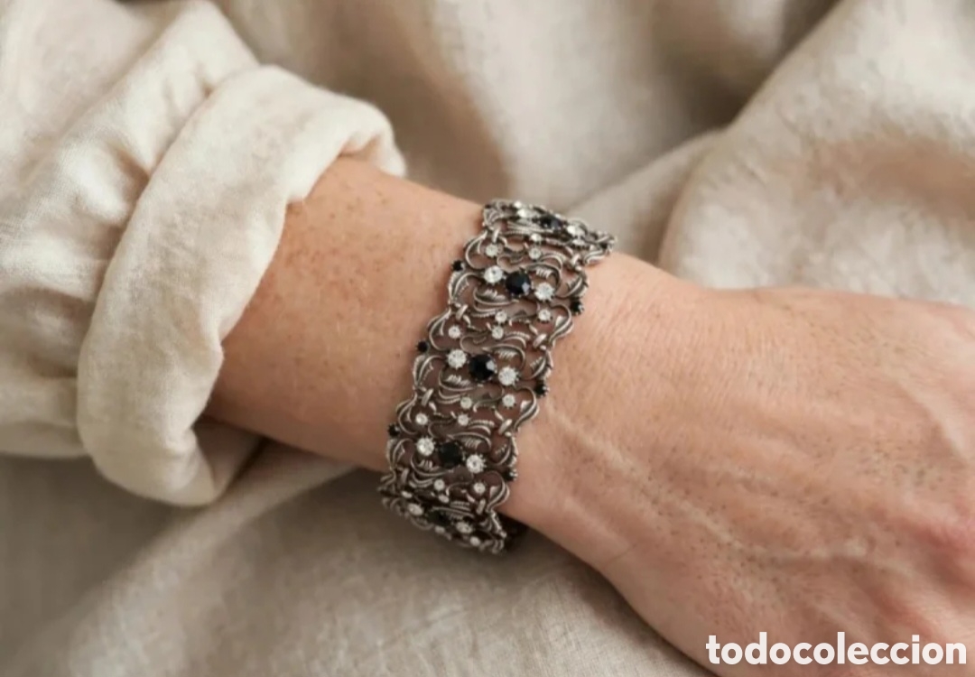 Jewelry: Pulsera antigua colecci&oacute;n plateado y con brillantes