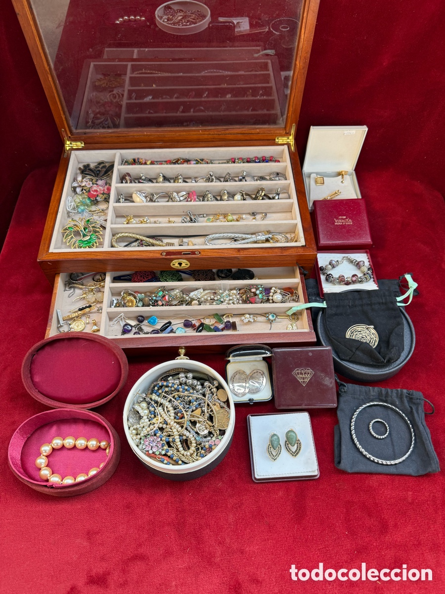 Joyeria: Gran lote expositores con bisuteria,varios de plata!