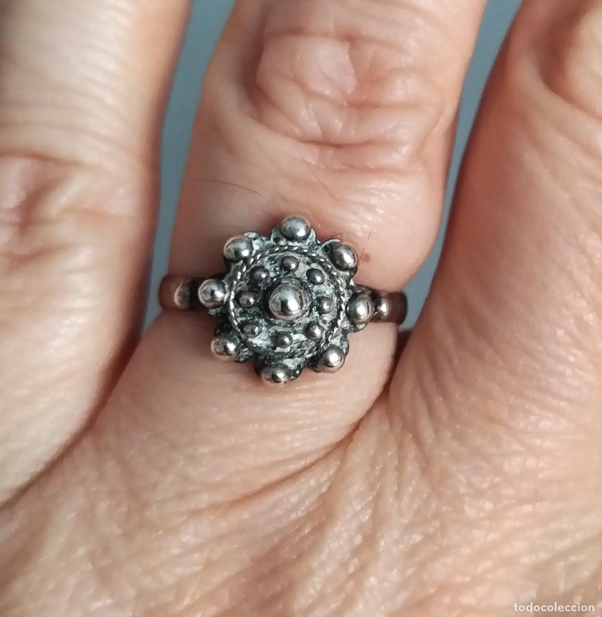Joyeria: Antiguo anillo charro de plata de ley.