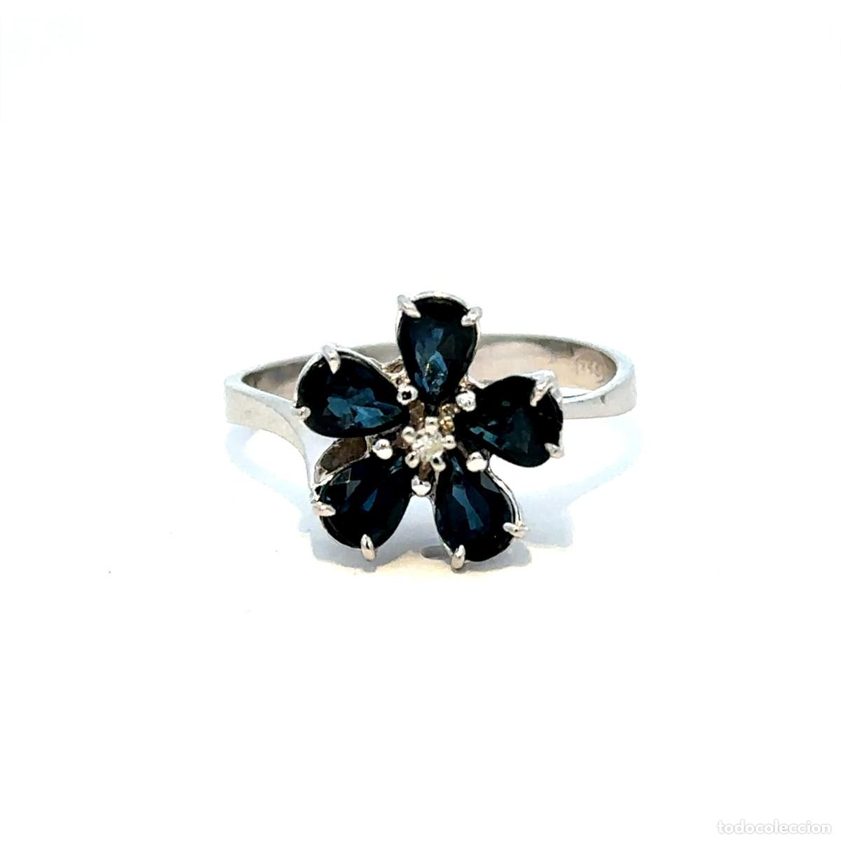 Jewelry: Anillo de Dise&ntilde;o Floral con Zafiros y Diamante