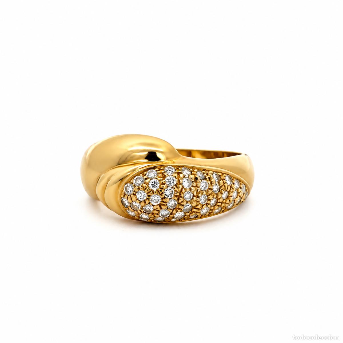 Gioielleria: Anillo Sofisticado con Dise&ntilde;o Entrelazado y Halo de Diamantes